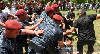 У 3-го корпуса правительства вновь произошло столкновение между протестующими и полицейскими