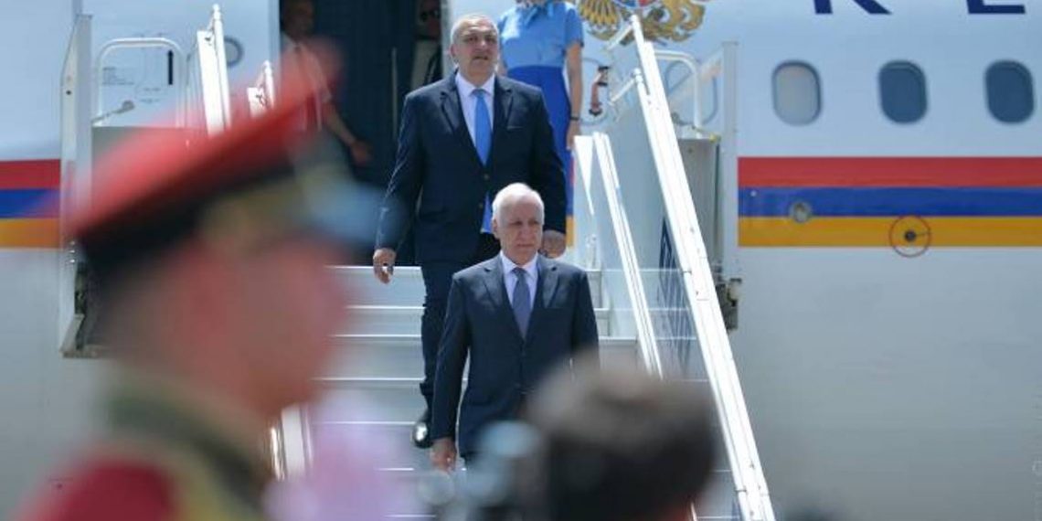 Президент Армении с официальным визитом прибыл в Грузию