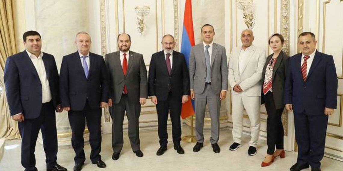 Премьер-министр Пашинян принял президента Международной ассоциации бокса