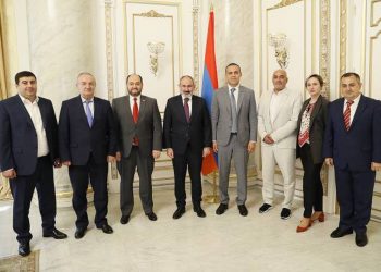 Премьер-министр Пашинян принял президента Международной ассоциации бокса