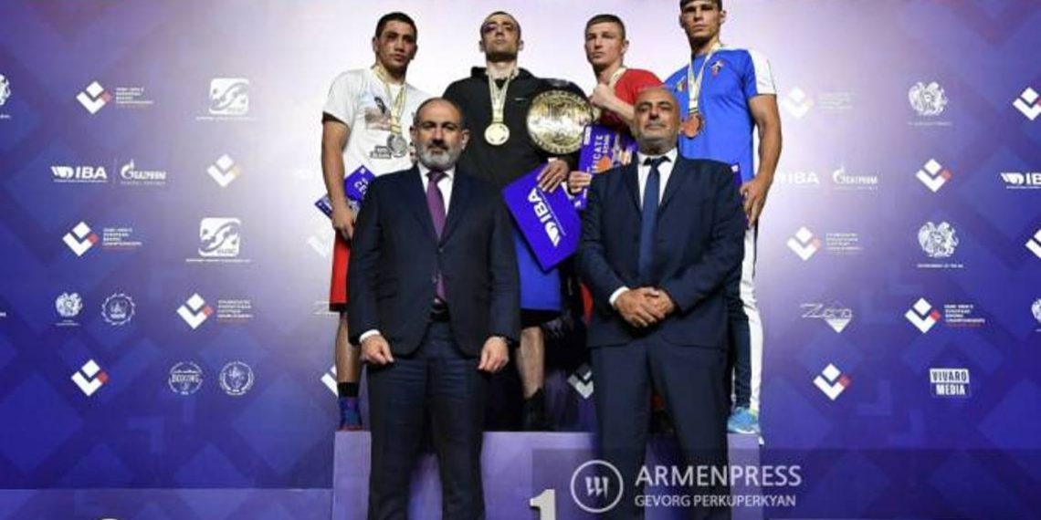 Никол Пашинян поздравил армянских боксеров — медалистов чемпионата Европы