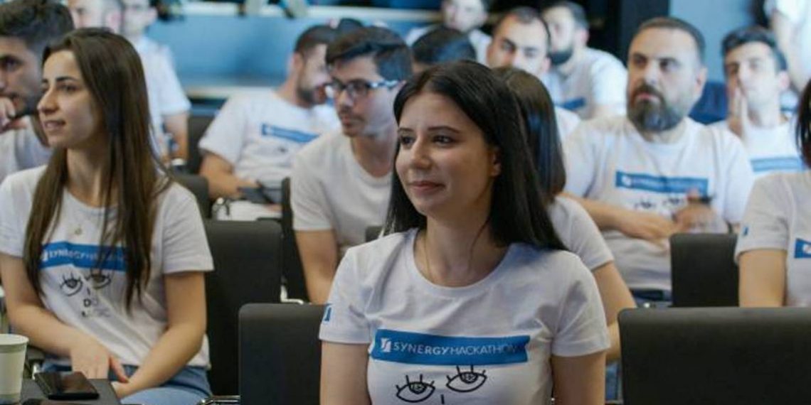 Новая цифровая карта за 24 часа: завершился конкурс инновационных идей «Synergy Hackathon 2022»