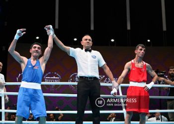 Артур Базеян одержал победу над турецким боксером и вышел в полуфинал
