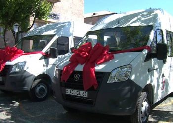 По случаю 1-го июня Карен Варданян подарил 5 детским домам Армении автомобили и необходимый инвентарь