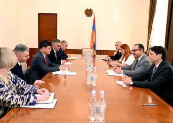 Министр финансов Армении принял делегацию во главе с вице-президентом АБР
