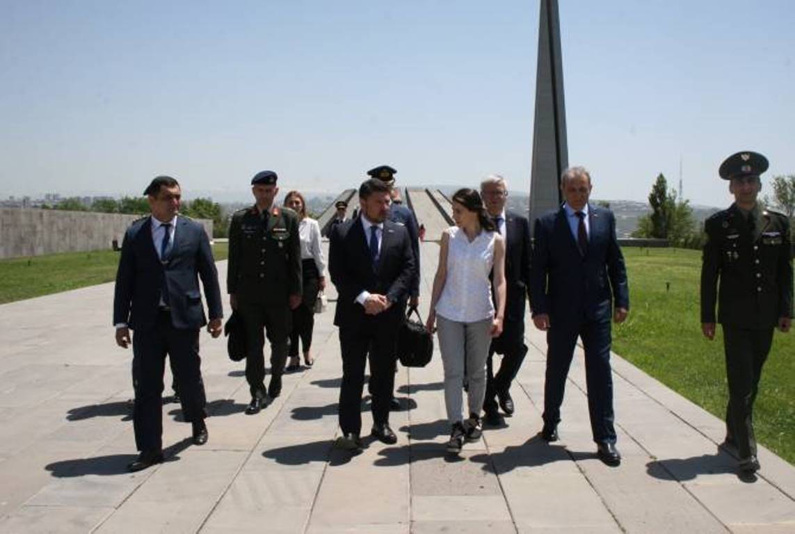 Делегация Министерства национальной обороны Греции посетила Мемориал Геноцида армян