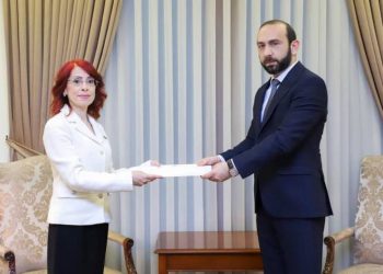 Новоназначенный посол Сирии Нора Арисян вручила копии верительных грамот главе МИД Армении