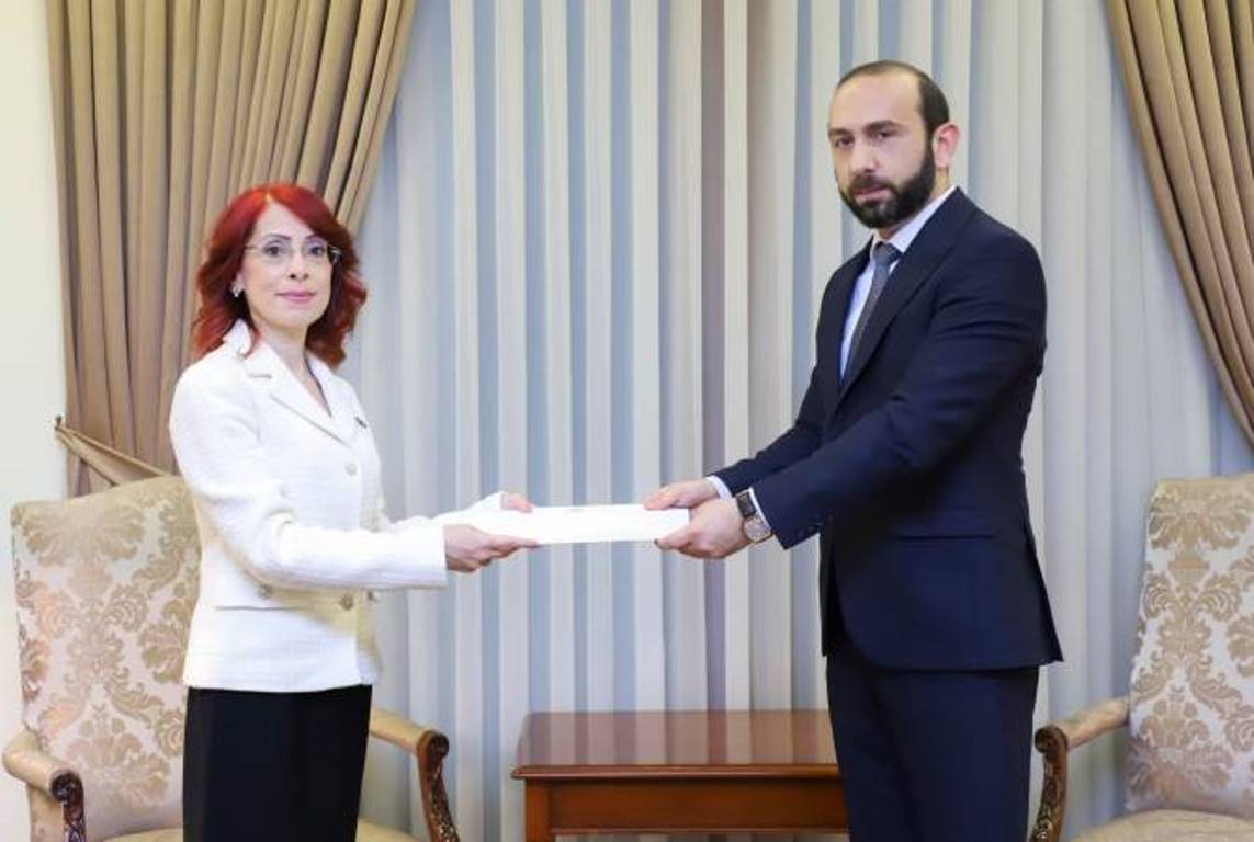 Новоназначенный посол Сирии Нора Арисян вручила копии верительных грамот главе МИД Армении