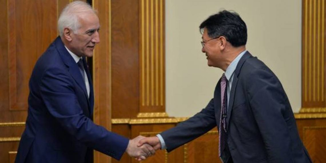 АБР готов расширить рамки реализуемых с Арменией программ: президент Армении принял вице-президента АБР