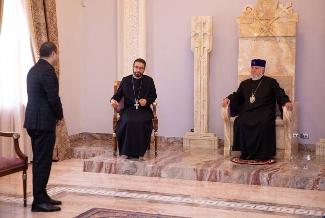 Католикос надется, что эксперты защитят справедливые права армянского народа на международных площадках
