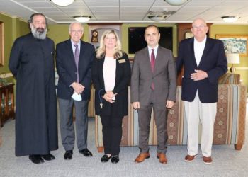 На встрече с армянской общиной Мичигана Заре Синанян коснулся отношений Армения-Диаспора