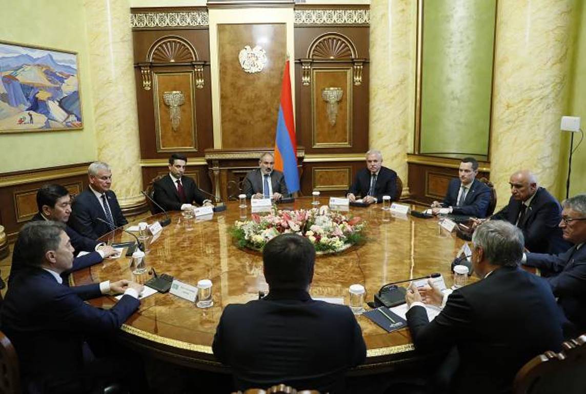 Премьер-министр Пашинян принял глав делегаций Парламентской ассамблеи ОДКБ