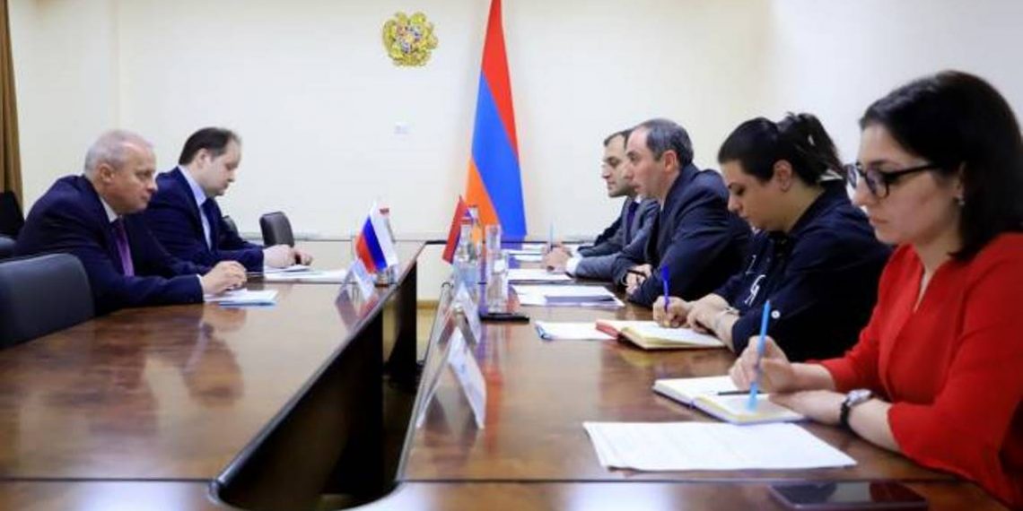 Российские ИТ-компании проявляют интерес к работе в Армении: министр ВТП принял посла РФ в Армении