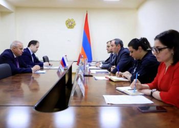 Российские ИТ-компании проявляют интерес к работе в Армении: министр ВТП принял посла РФ в Армении