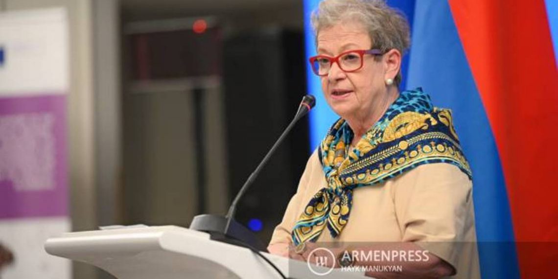 Посол ЕС призывает все стороны не нагнетать внутриполитическую ситуацию и воздерживаться от разжигания ненависти