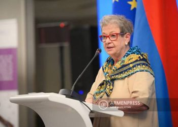 Посол ЕС призывает все стороны не нагнетать внутриполитическую ситуацию и воздерживаться от разжигания ненависти