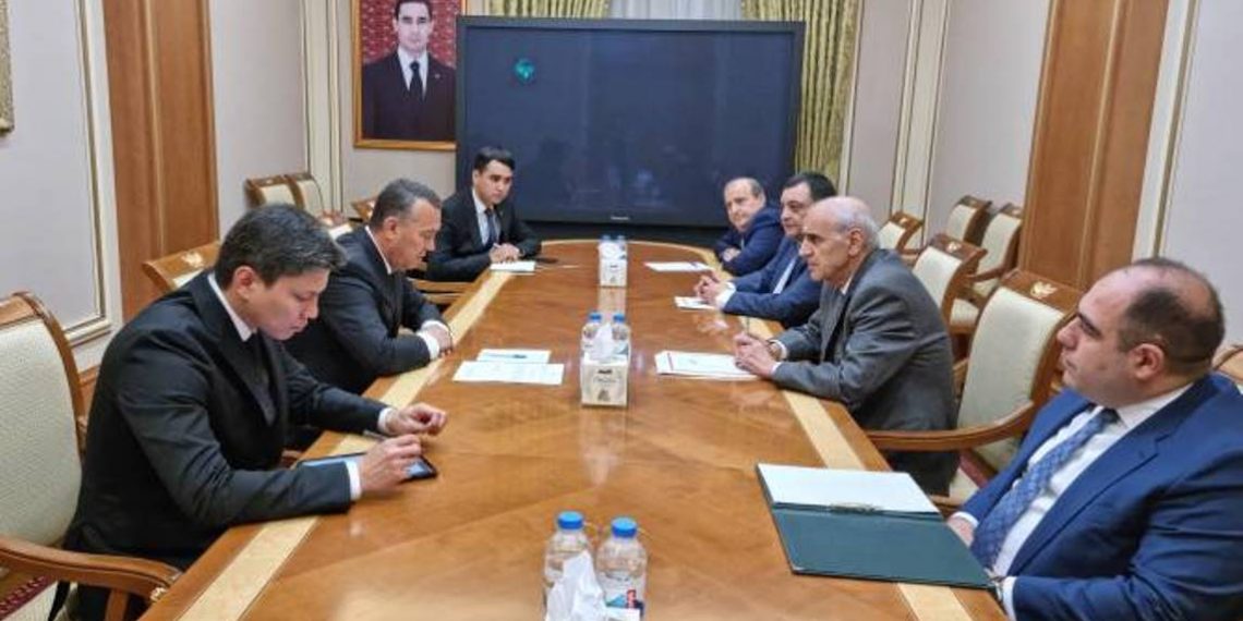 Арташес Туманян в Ашхабаде обсудил вопросы, связанные с сотрудничеством в сфере энергетики