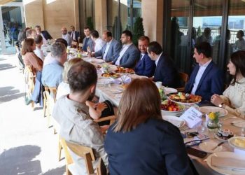 Вице-премьер Армении встретился с руководителями компаний с иностранными инвестициями