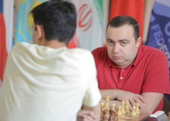 В Мемориальном турнире Карена Асряна 17 шахматистов пока не понесли поражения