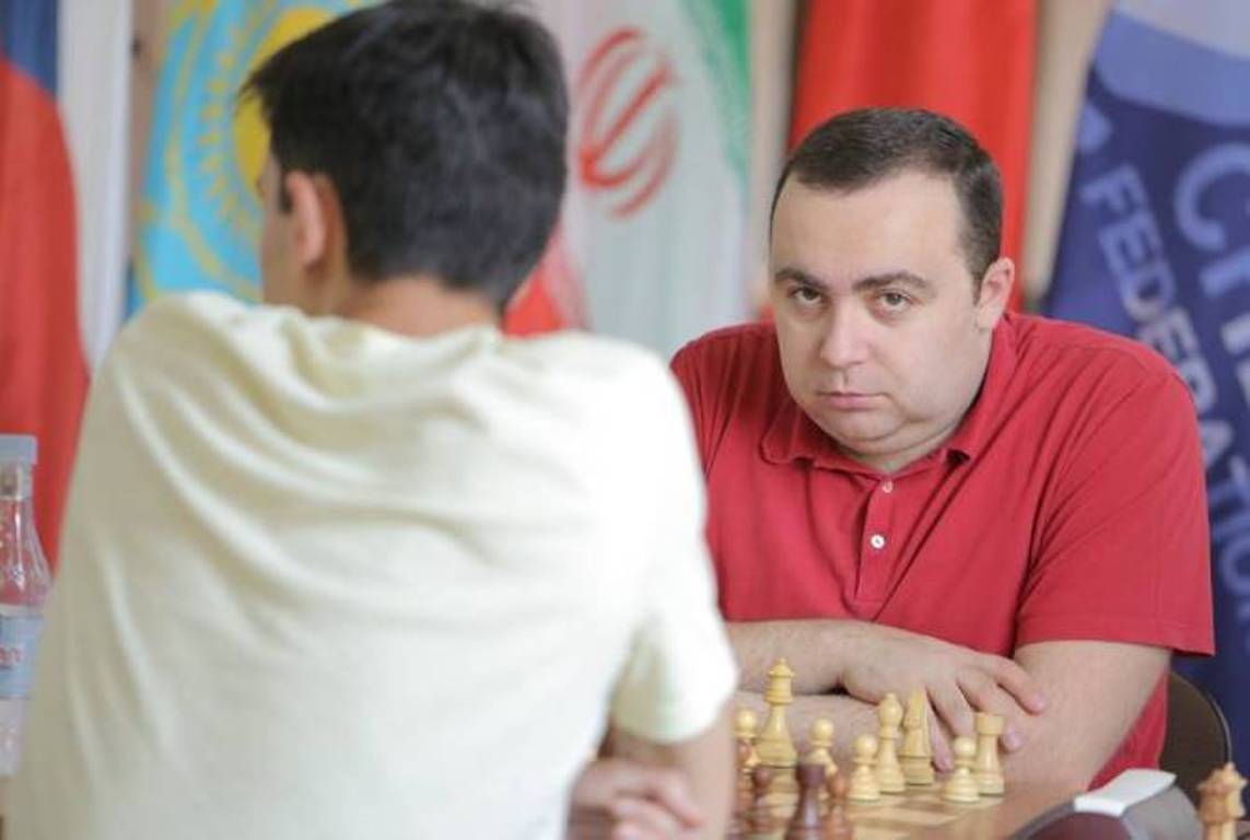 В Мемориальном турнире Карена Асряна 17 шахматистов пока не понесли поражения