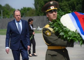 Сергей Лавров почтил память жертв Геноцида армян в Мемориальном комплексе Цицернакаберд