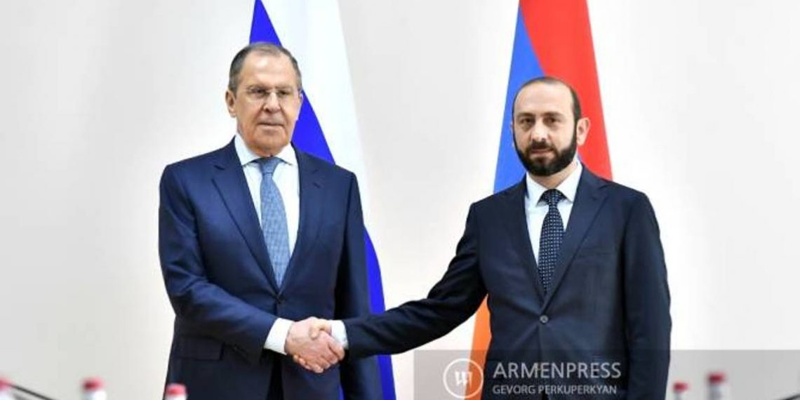 Состоялась беседа Арарата Мирзояна и Сергея Лаврова