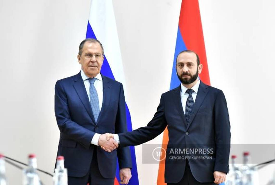 Состоялась беседа Арарата Мирзояна и Сергея Лаврова