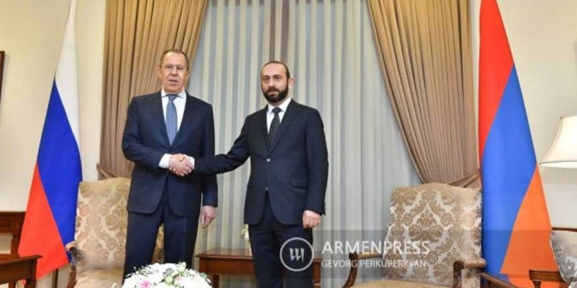 Сергей Лавров пригласил Арарата Мирзояна посетить Российскую Федерацию