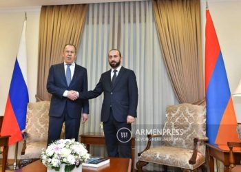 Сергей Лавров пригласил Арарата Мирзояна посетить Российскую Федерацию