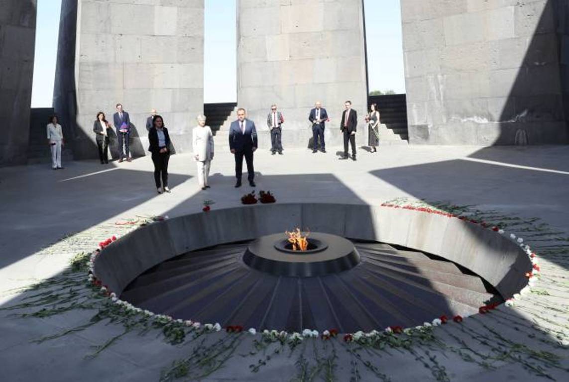 Председатель Венецианской комиссии воздала дань уважения памяти жертв Геноцида армян