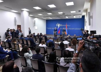 В процессе нормализации армяно-азербайджанских отношений нельзя не затронуть вопрос Нагорного Карабаха: Арарат Мирзоян