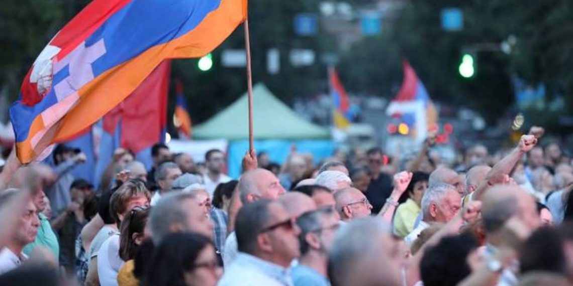 Оппозиция проводит акцию протеста на проспекте Баграмяна