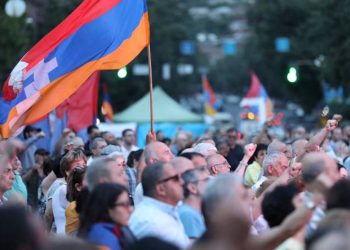 Оппозиция проводит акцию протеста на проспекте Баграмяна