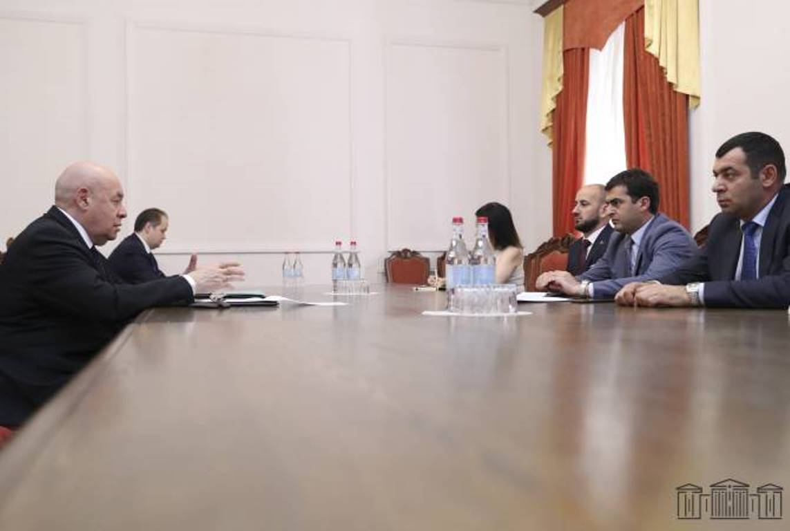 Вице-спикер НС Армении принял спецпредставителя президента РФ по международному культурному сотрудничеству М. Швыдкого