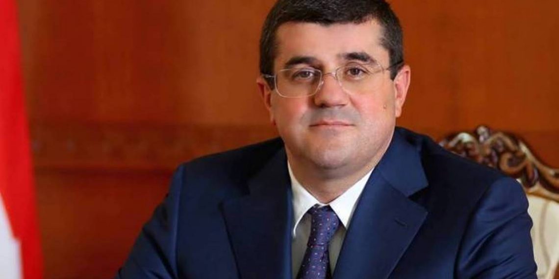 Президент Арутюнян направил поздравительное послание президенту РФ   по случаю Дня России