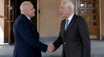Ваагн Хачатурян по случаю Дня России посетил посольство РФ в Армении