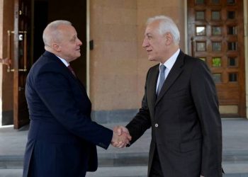 Ваагн Хачатурян по случаю Дня России посетил посольство РФ в Армении