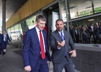 Ситуация на Ларсе требует незамедлительного решения: министр экономики РА встретился с министром экономразвития РФ