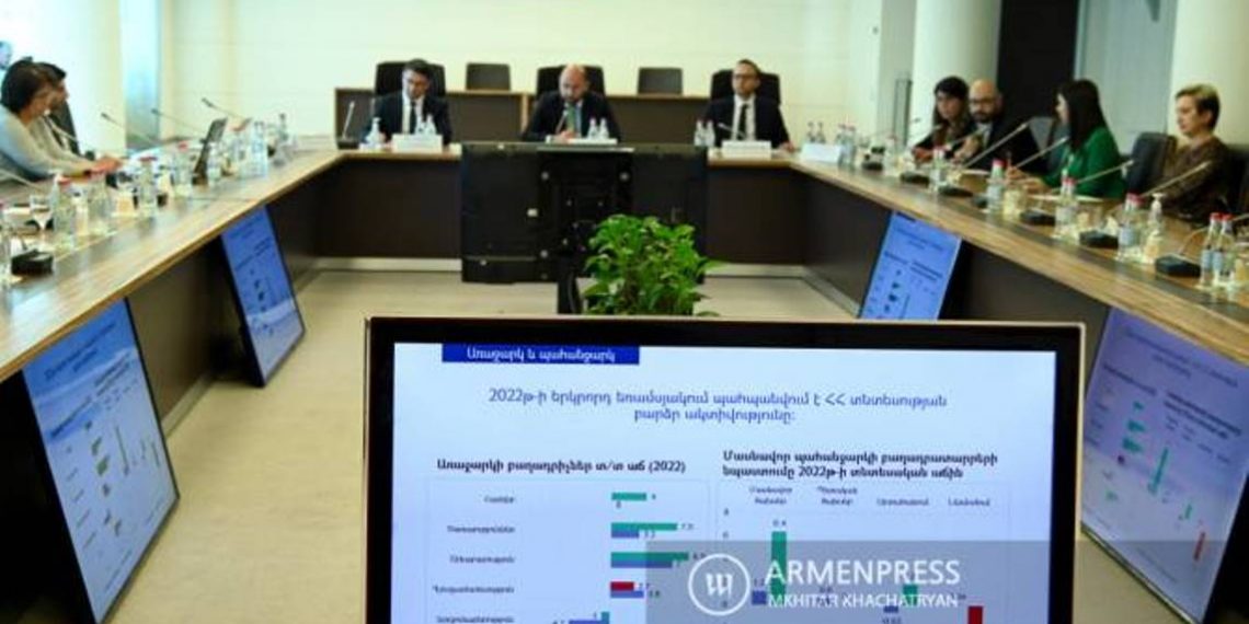 Искусственная девальвация драма приведет к новой волне инфляции: ЦБ не склонен к такому решению