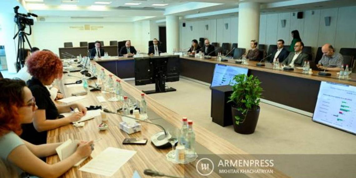 Доступ Армении к наличным долларам США несколько уменьшился: ЦБ