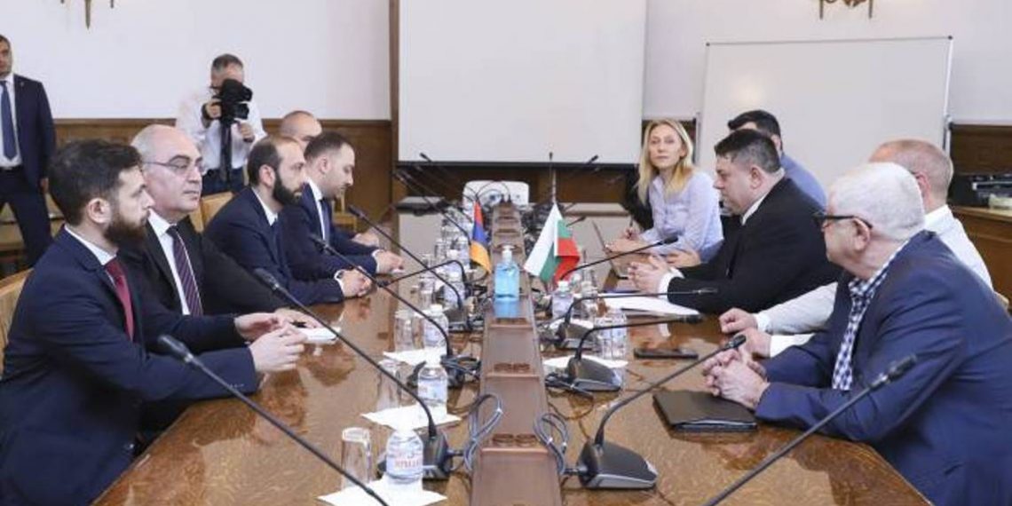 Министр иностранных дел Армении представил болгарским депутатам ситуацию вокруг нагорно-карабахского конфликта