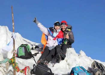 Свадебная церемония на вершине Арарата: уникальное бракосочетание молодой пары