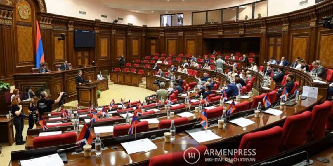Парламент Армении завершил 3-ю сессию 8-го созыва