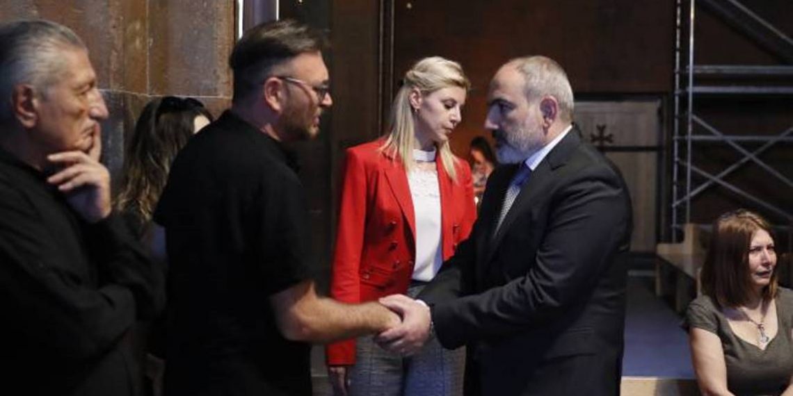 Премьер-министр Армении присутствовал на панихиде Рафаела Котанджяна