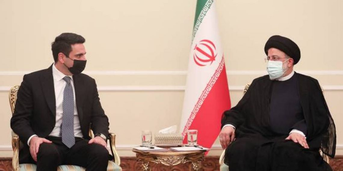 Для наших друзей — мы друзья и в тяжелые дни: состоялась встреча президента Ирана с председателем Парламента Армении