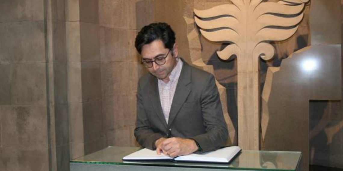 Здесь я увидел историю и моей семьи: Артем Патапутян сделал запись в Книге памяти Музея геноцида армян