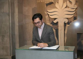 Здесь я увидел историю и моей семьи: Артем Патапутян сделал запись в Книге памяти Музея геноцида армян
