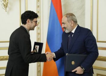 Премьер-министр Армении принял Артема Патапутяна