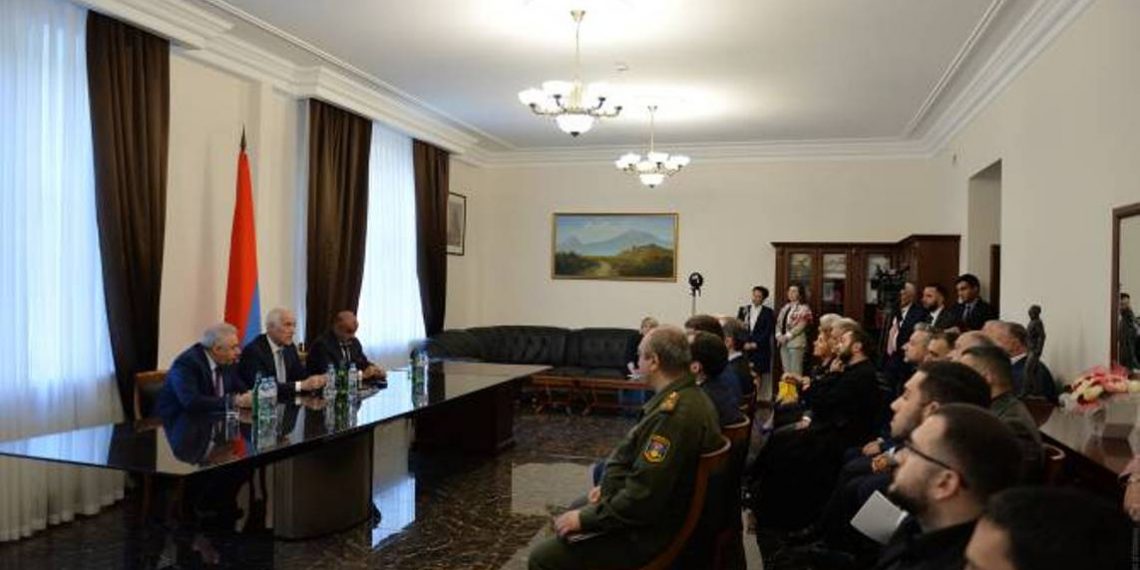 Президент Армении Ваагн Хачатурян встретился с представителями армянской общины России