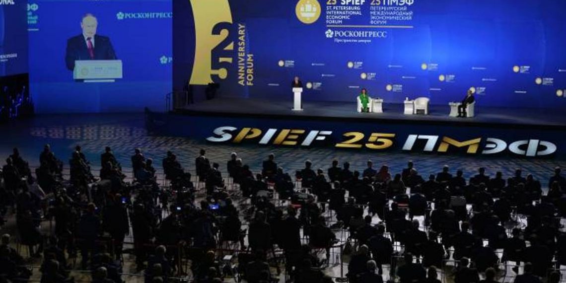 Ваагн Хачатурян присутствовал на пленарном заседании Международного экономического форума Санкт-Петербурга